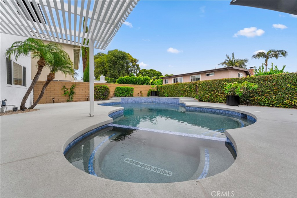 1872 Parkview Circle