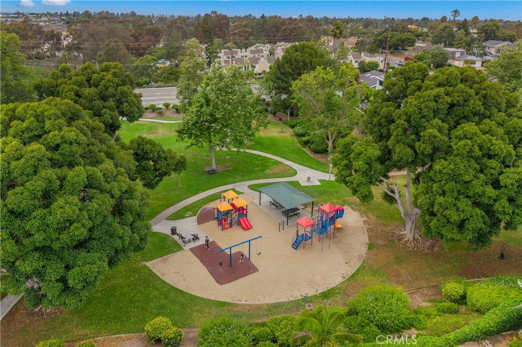 1872 Parkview Circle