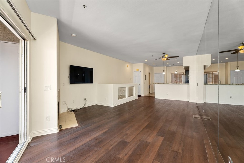 200 Pacific Coast Highway 302