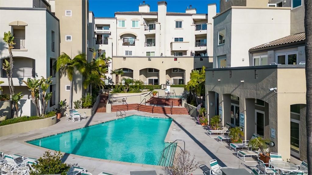 200 Pacific Coast Highway 302