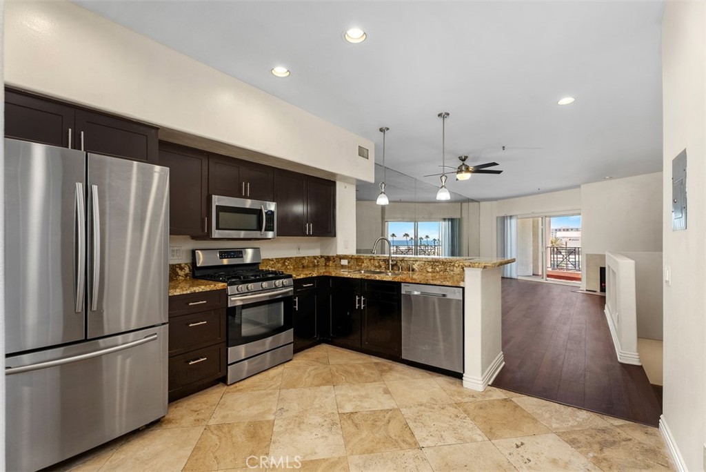 200 Pacific Coast Highway 302