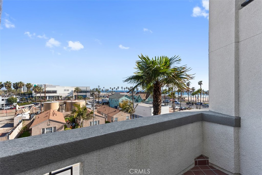 200 Pacific Coast Highway 302