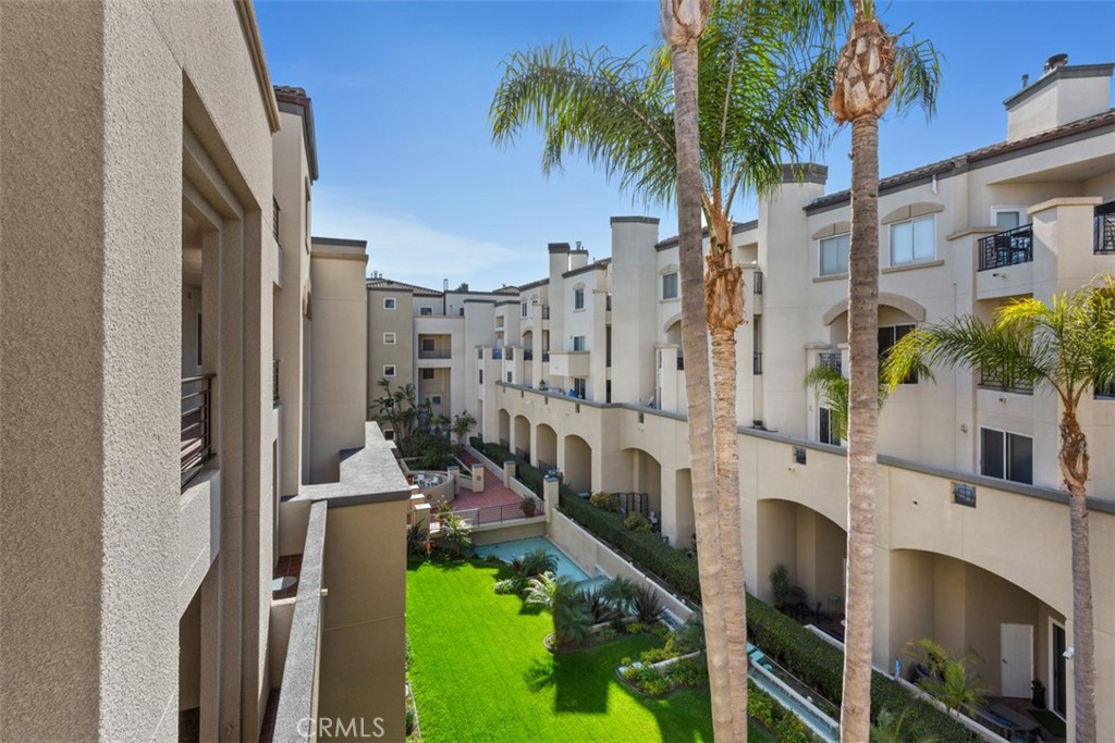 200 Pacific Coast Highway 302