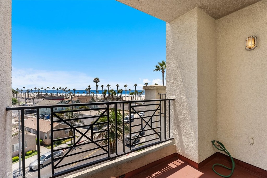 200 Pacific Coast Highway 302