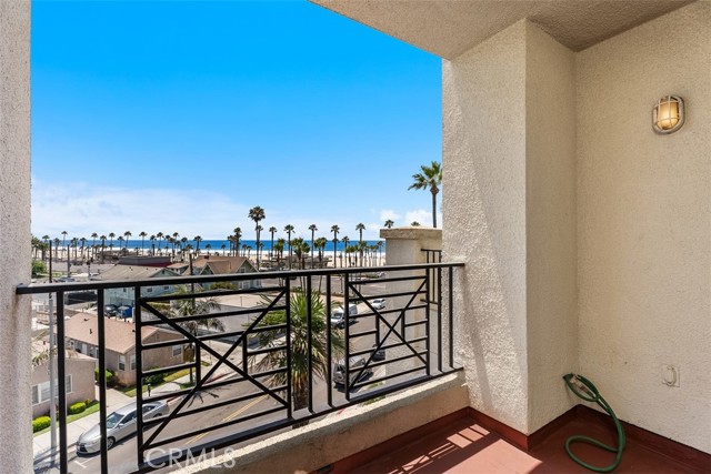 200 Pacific Coast HWY Unit: 302
