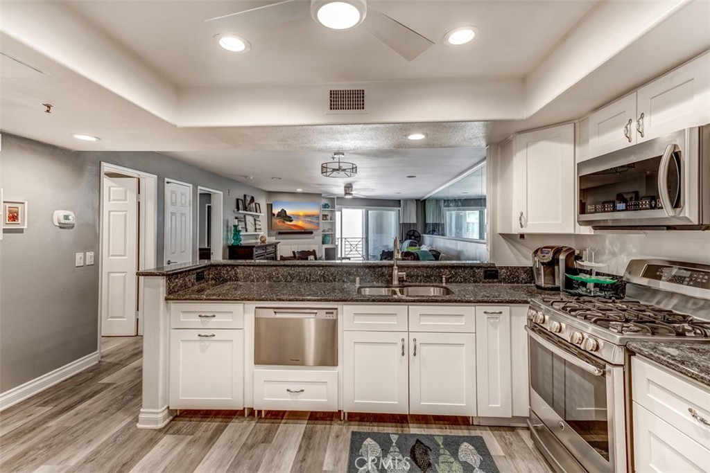 200 pacific coast Highway M29