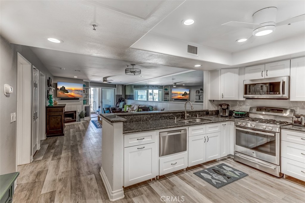 200 pacific coast Highway M29