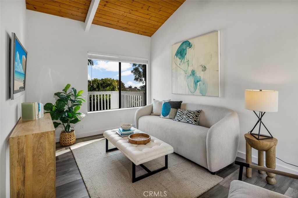 933 Meadowlark Drive