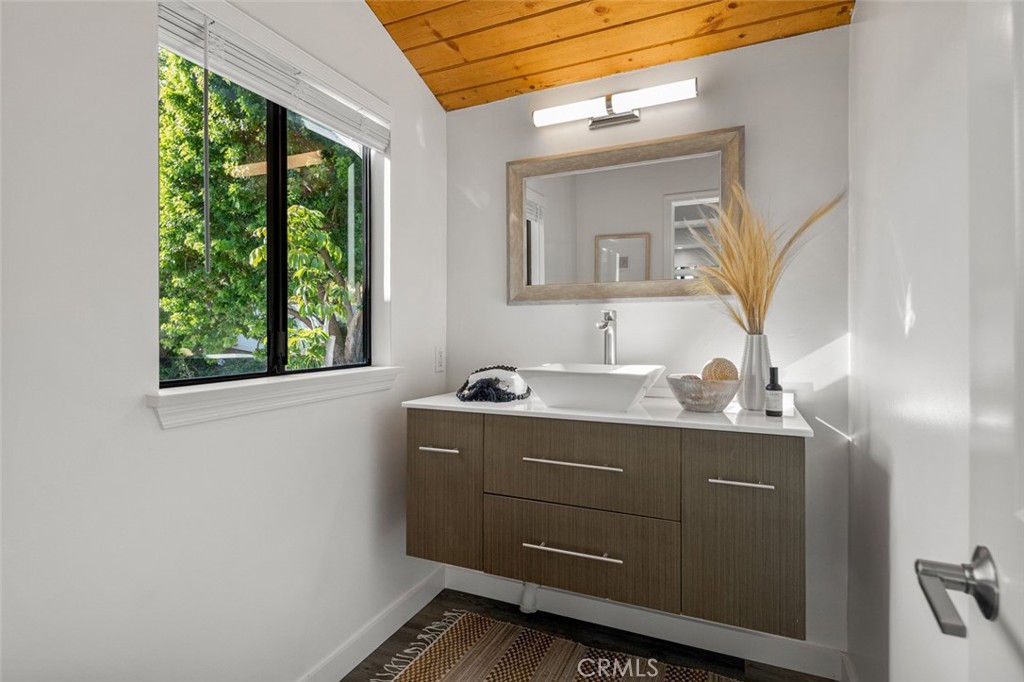 933 Meadowlark Drive