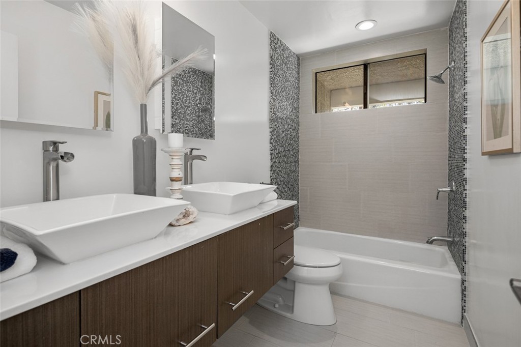 933 Meadowlark Drive