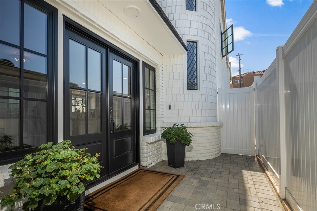 915 Huntington Street