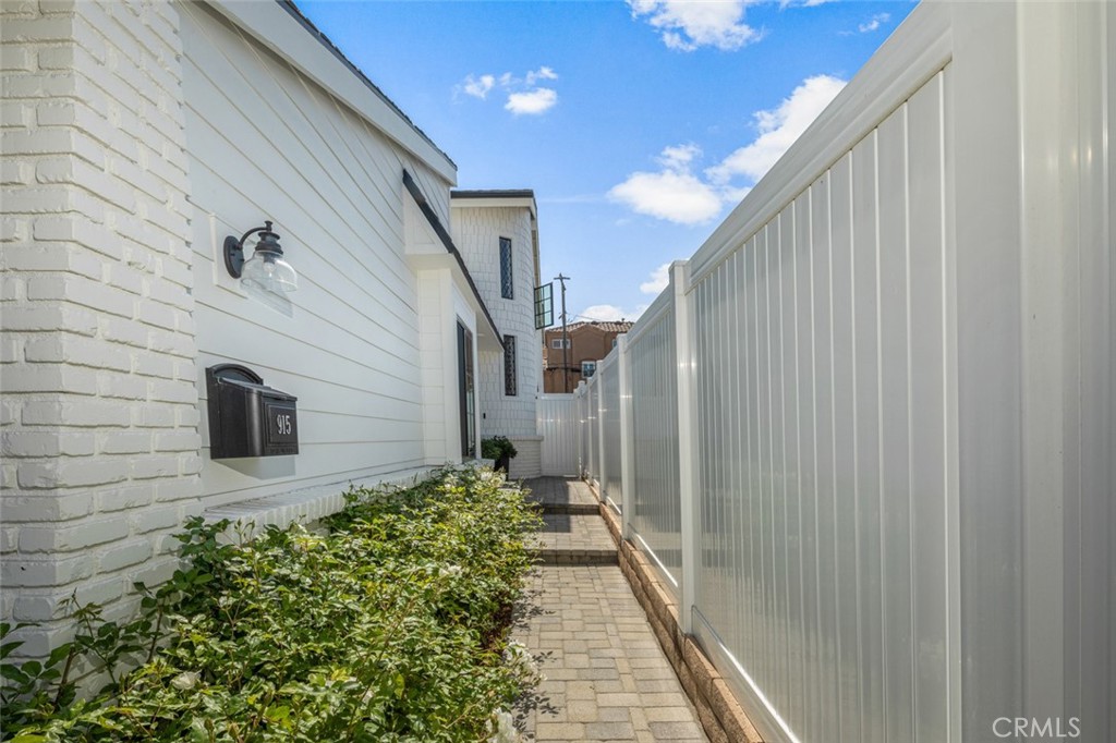 915 Huntington Street