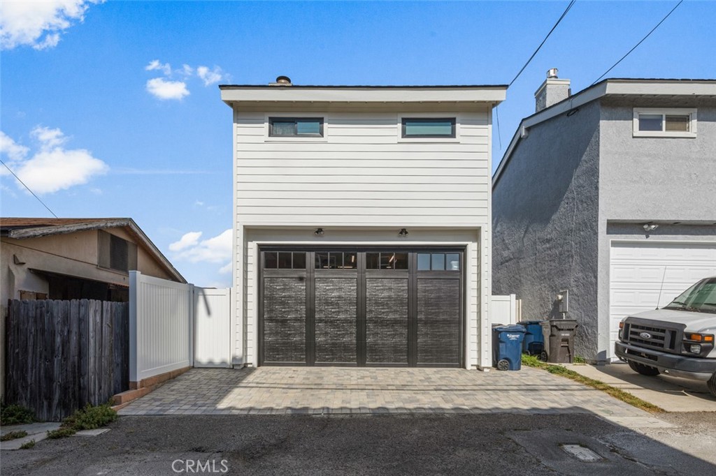 915 Huntington Street