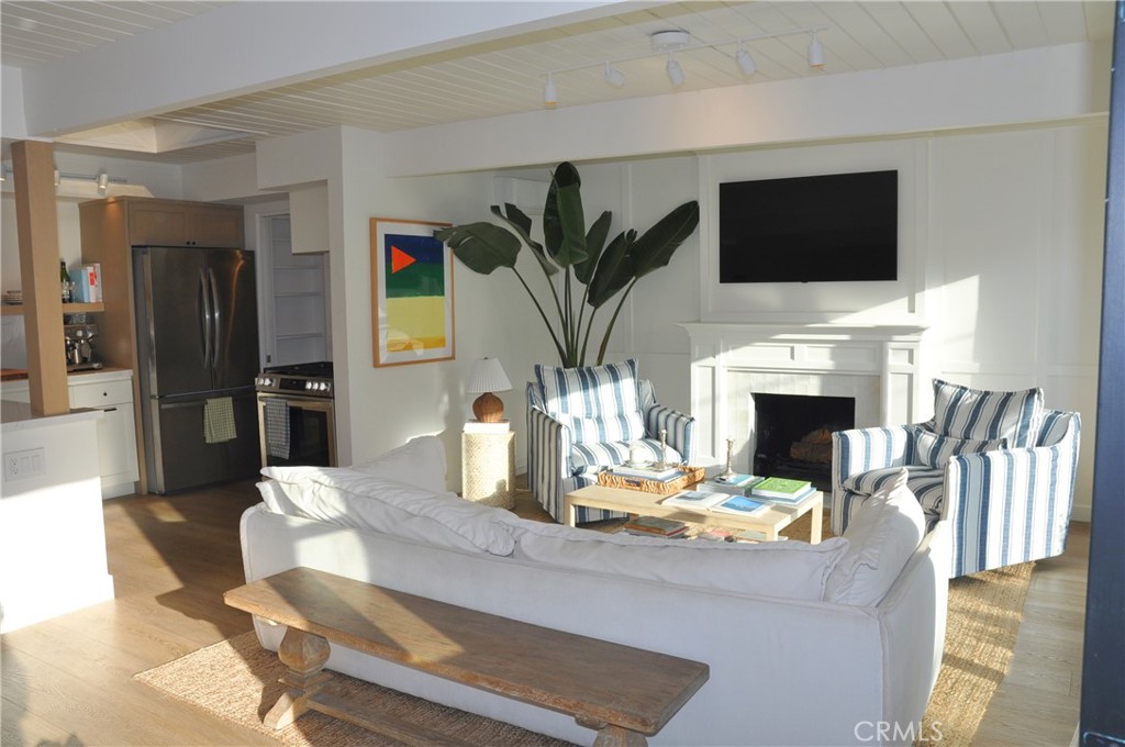 33961 Crystal Lantern Street