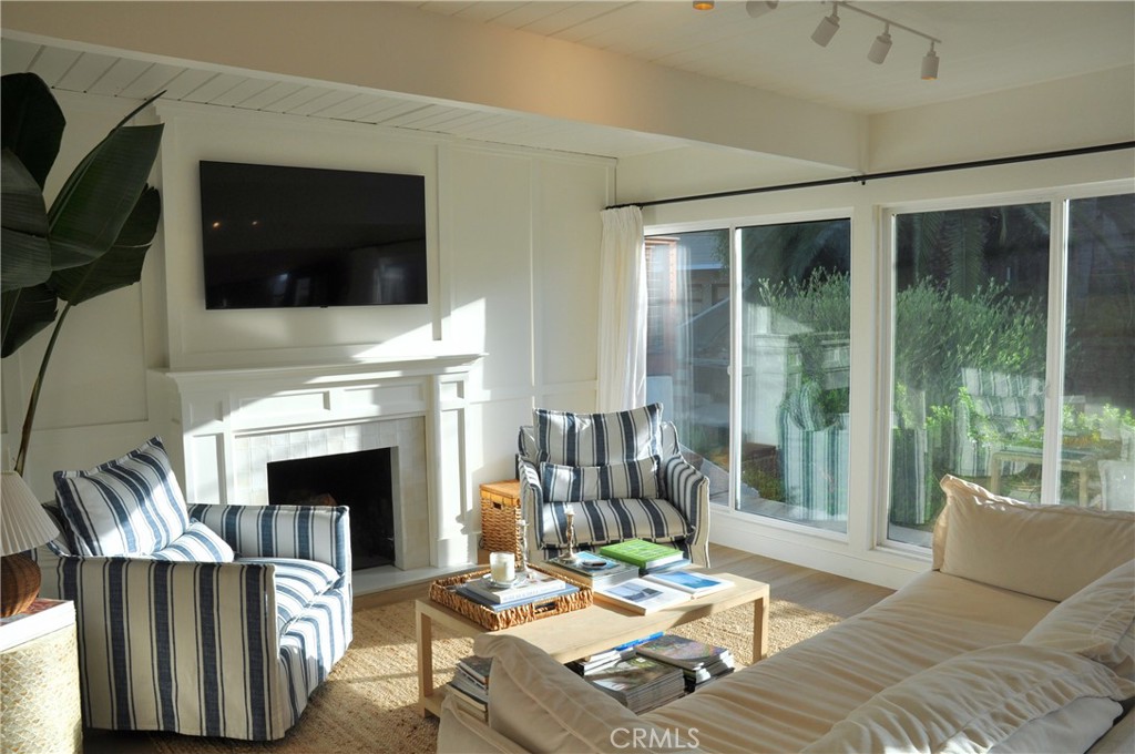 33961 Crystal Lantern Street