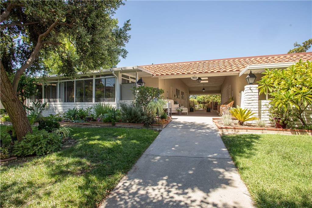 803 Ronda Mendoza Q