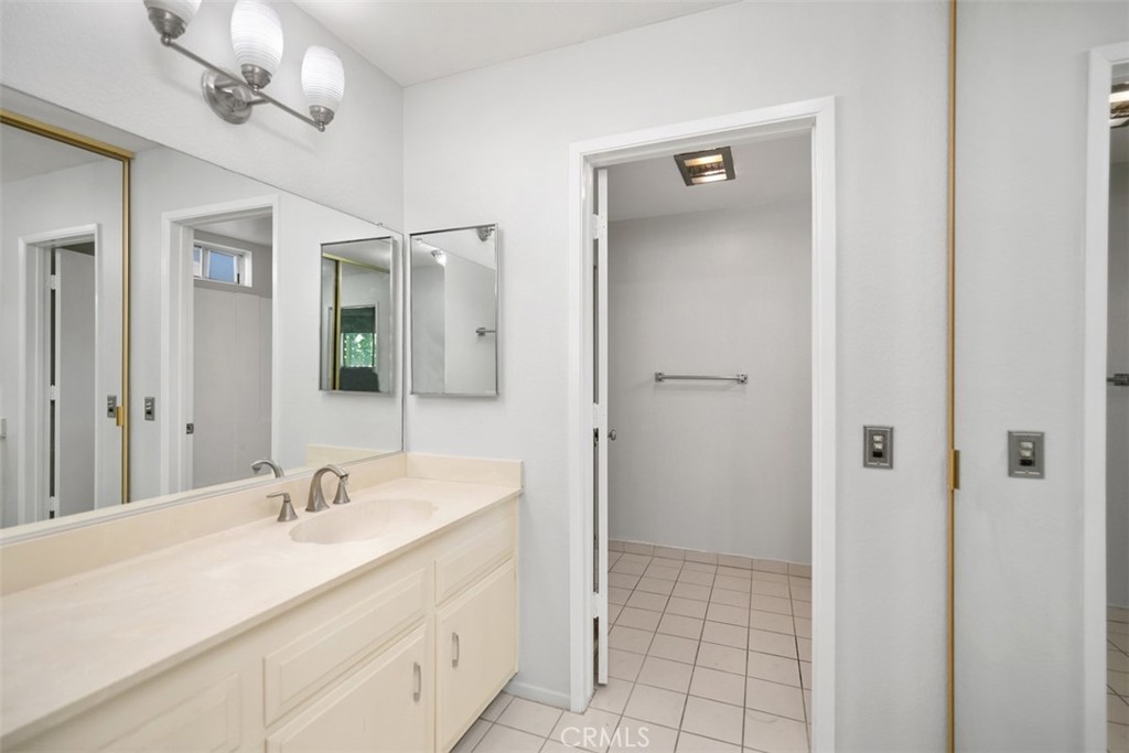 2405 Via Mariposa W 2G