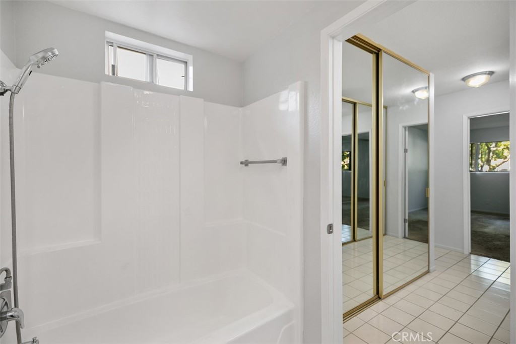 2405 Via Mariposa W 2G