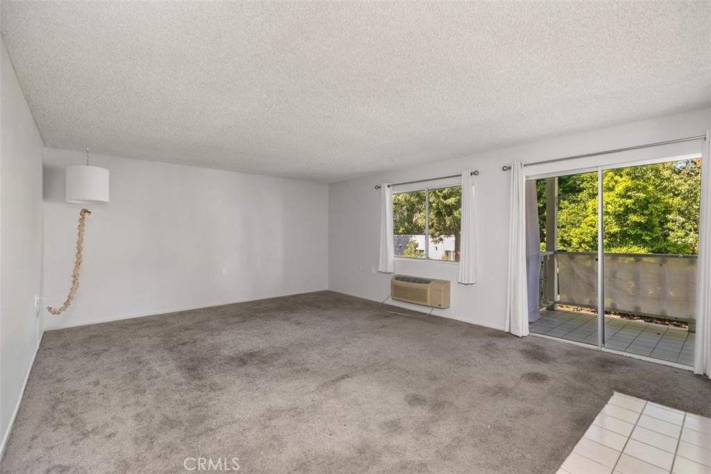 2405 Via Mariposa W 2G