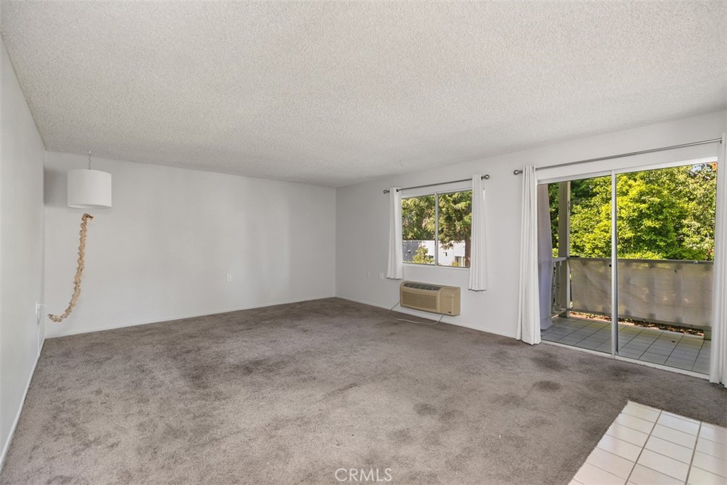 2405 Via Mariposa W 2G