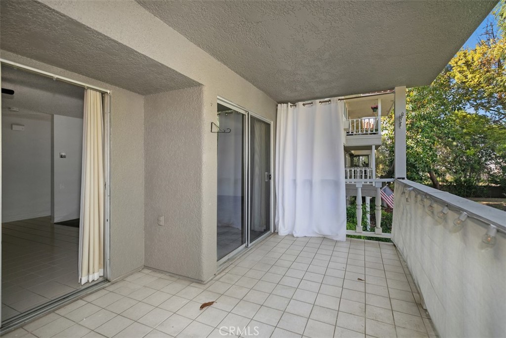 2405 Via Mariposa W 2G