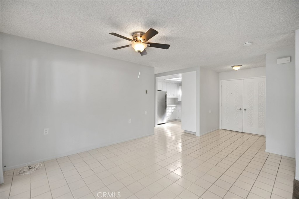 2405 Via Mariposa W 2G