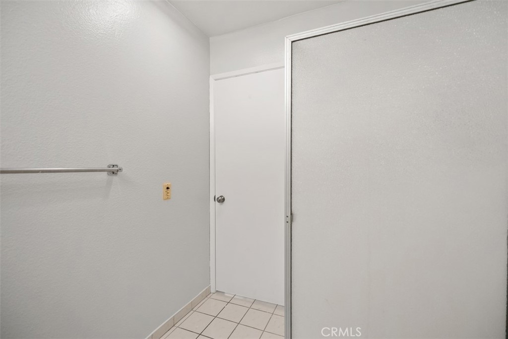 2405 Via Mariposa W 2G