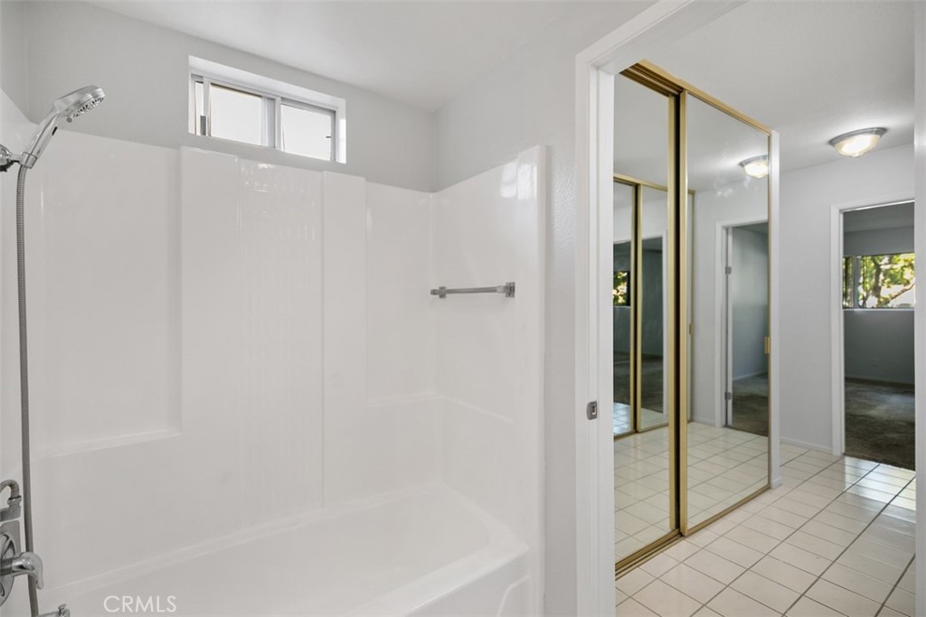 2405 Via Mariposa W 2G