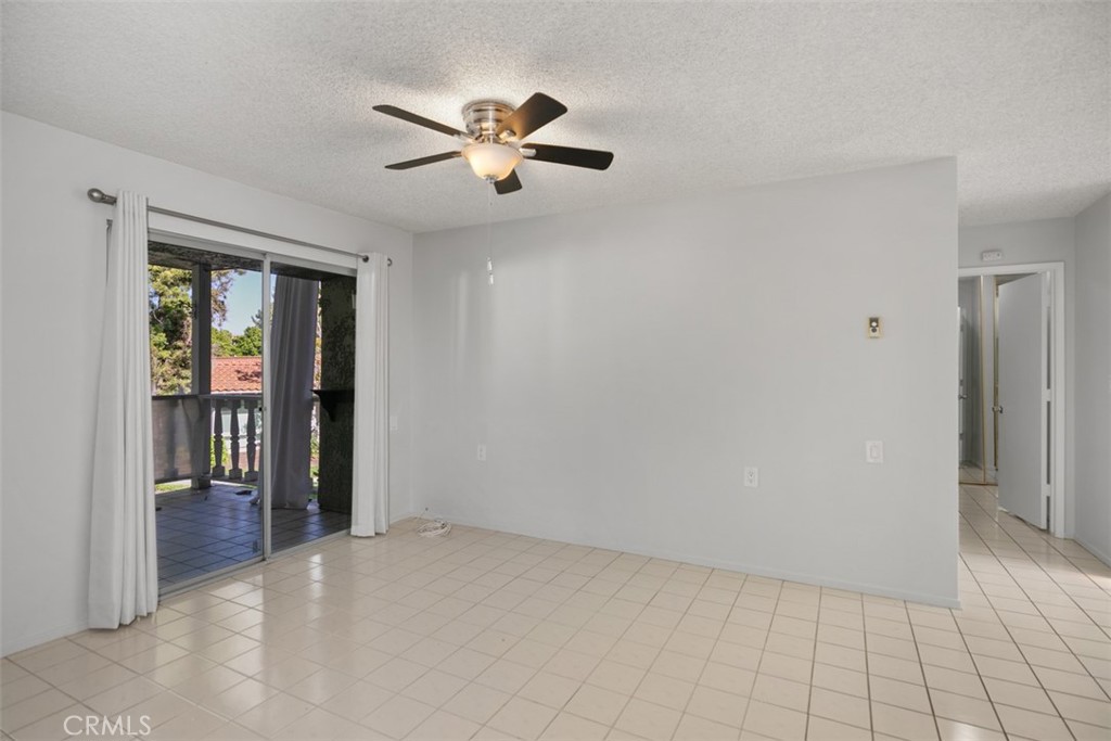 2405 Via Mariposa W 2G