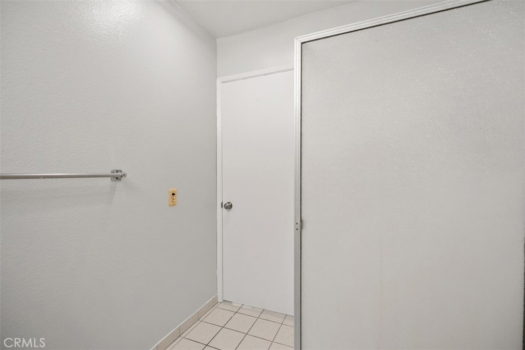 2405 Via Mariposa W 2G