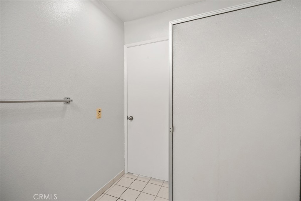 2405 Via Mariposa W 2G