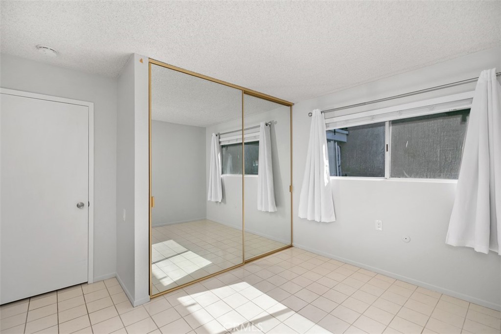 2405 Via Mariposa W 2G