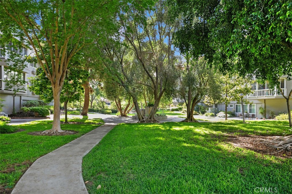 2405 Via Mariposa W 2G