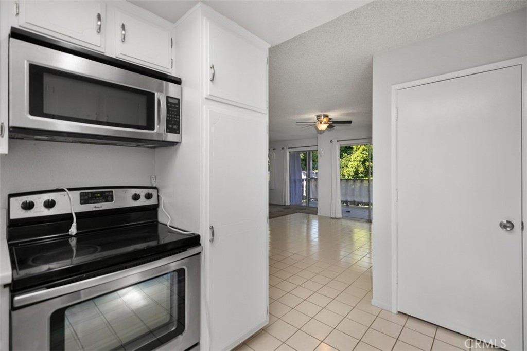 2405 Via Mariposa W 2G