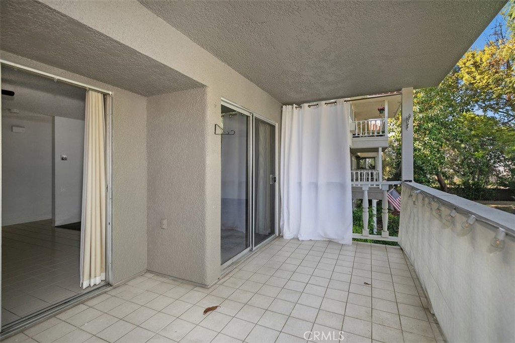 2405 Via Mariposa W 2G