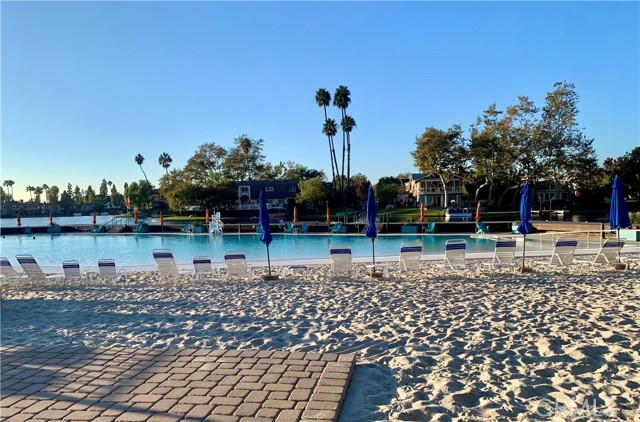 23211 Meadowbrook CIR