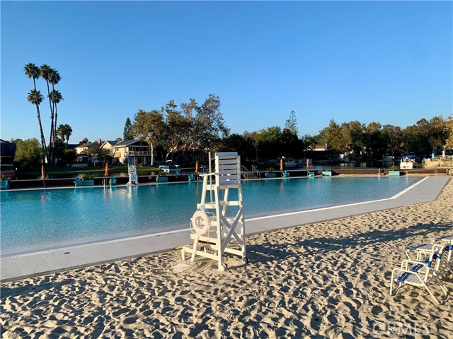 23211 Meadowbrook CIR