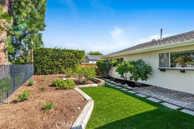 23211 Meadowbrook CIR