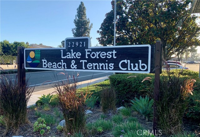 23211 Meadowbrook CIR