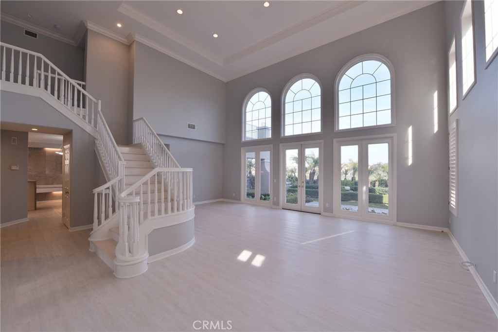 1439 High Bluff
