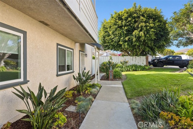 24122 Paseo Corona