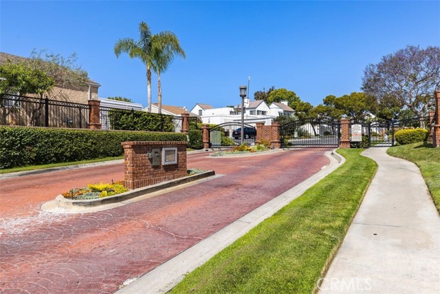 24122 Paseo Corona