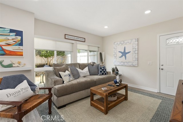 24122 Paseo Corona