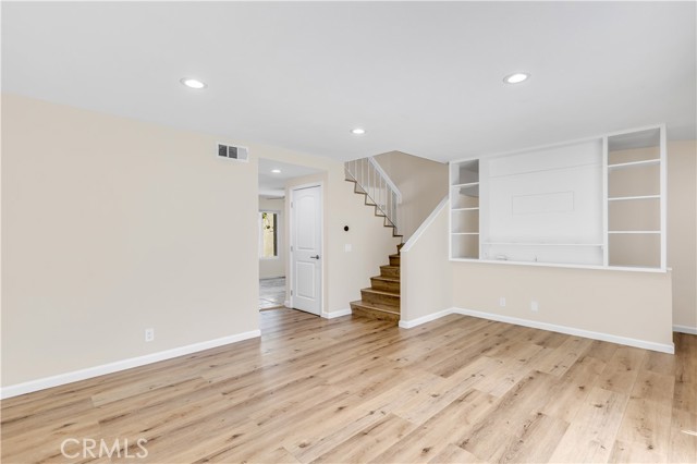 26415 Waterford CIR