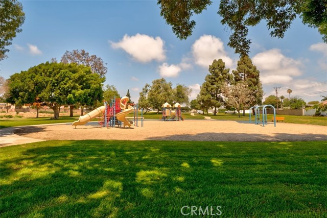 16622 Simonne LN