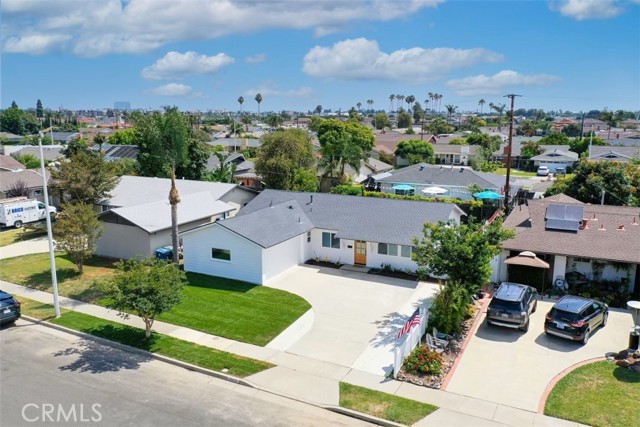 16622 Simonne LN