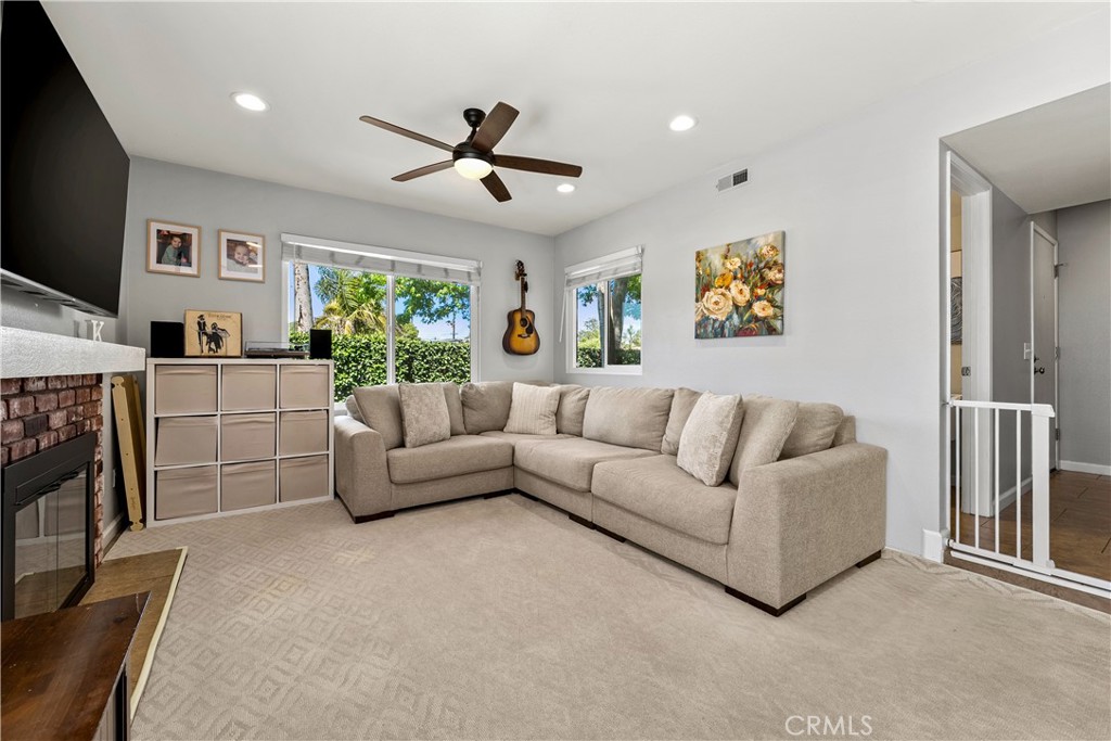 939 W 19th A1