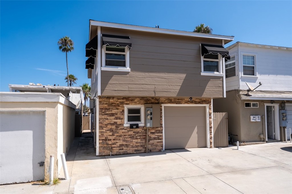 1527 W Balboa