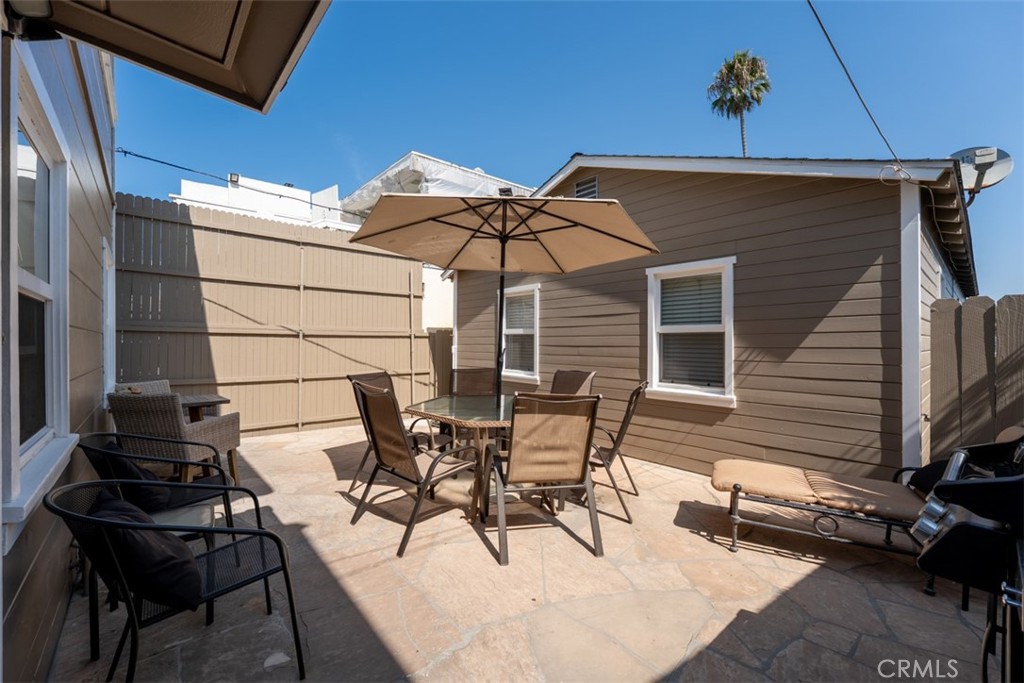 1527 W Balboa