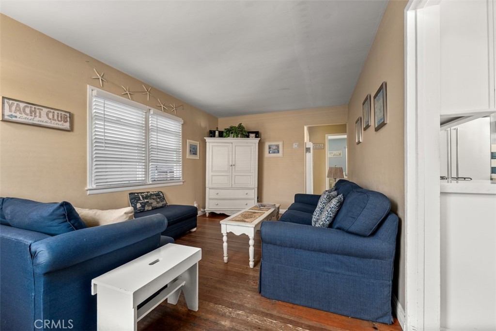 1527 W Balboa